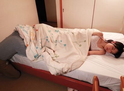 Cháu gái đến tuổi dậy thì nhìn mởn mởn khiến ông chú dớt rải